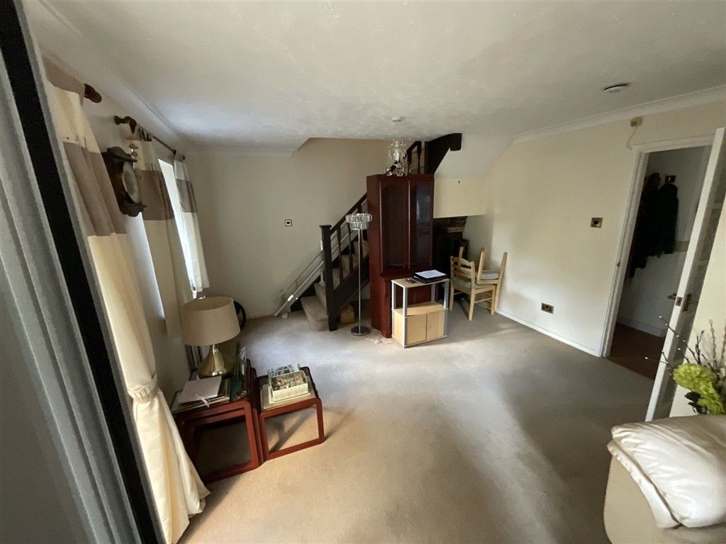 Property photo 1 of 8 Lounge