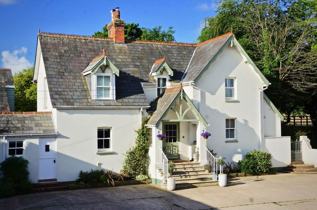 Property photo 1 of 82