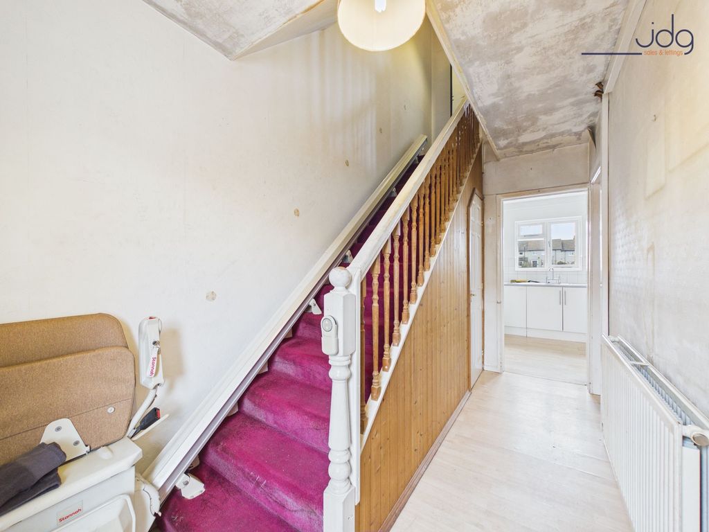 Property photo 2 of 16 Hallway