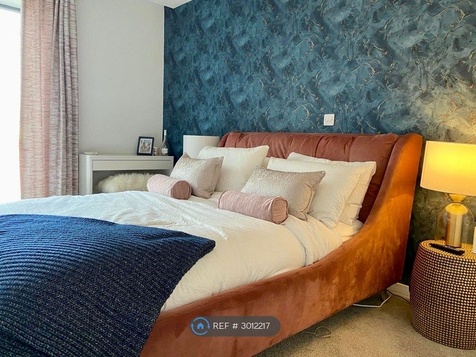 Property photo 2 of 12 Bedroom 1