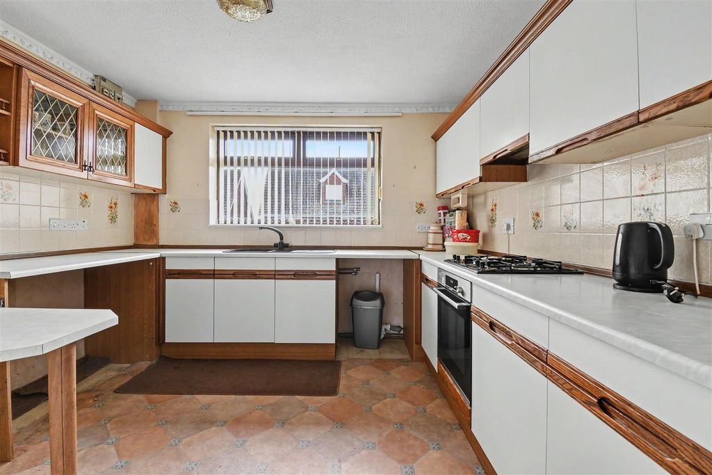 Property photo 3 of 12 Breakfast Kitchen
