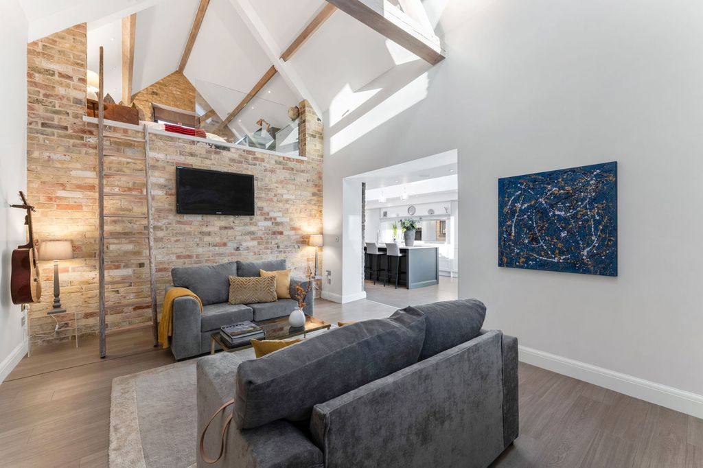 Property photo 3 of 34