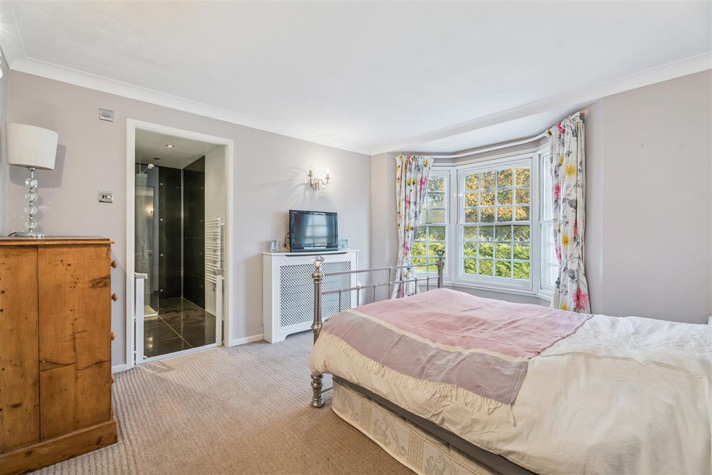 Additional image 15 of 5 bed detached house for saleHeath Road, Leighton Buzzard, Bedfordshire LU7