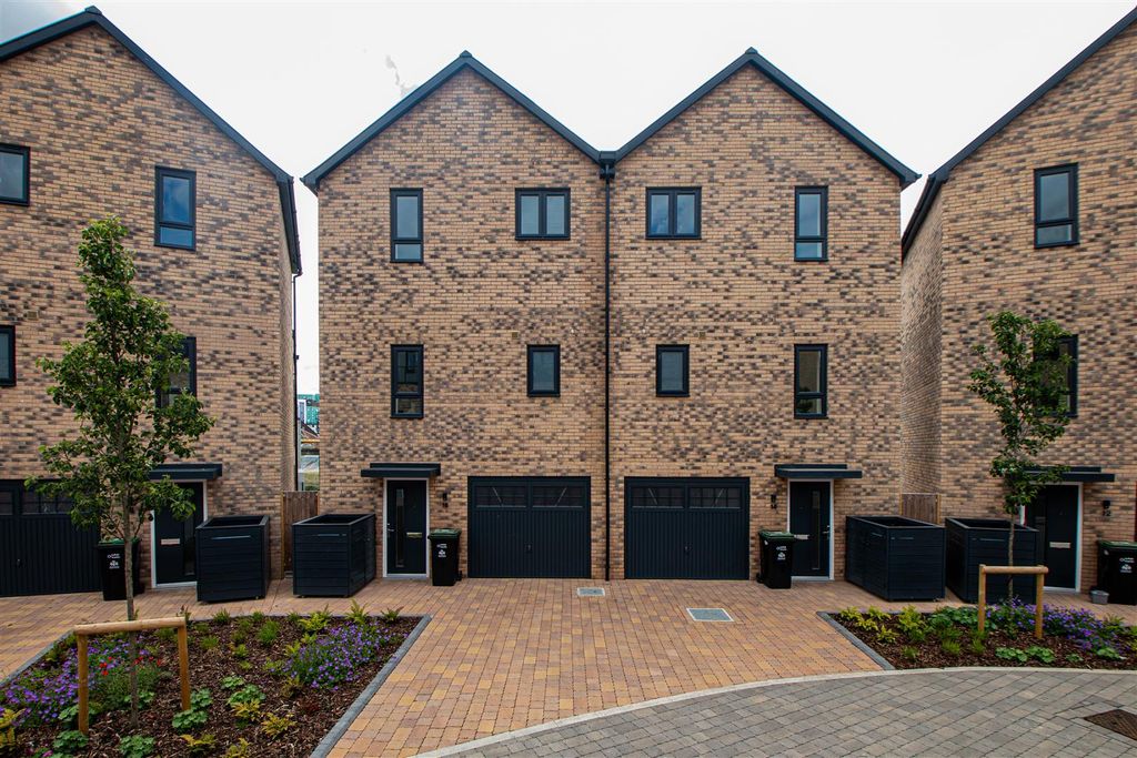Property photo 1 of 14 16Rob.Jpg