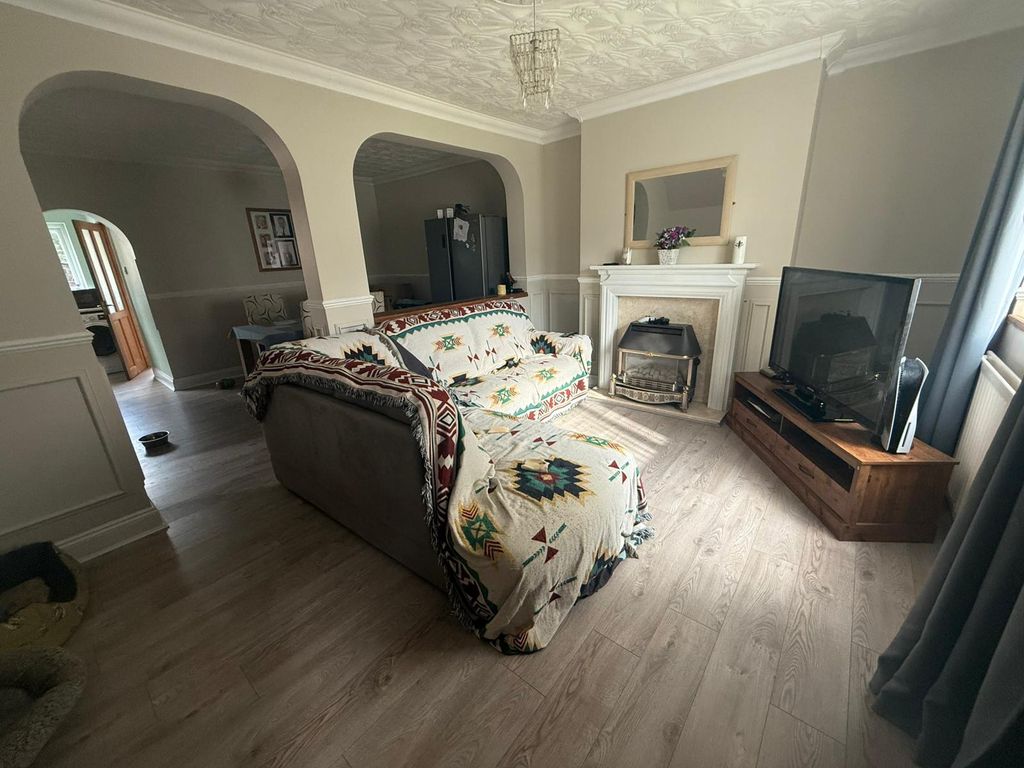 Property photo 2 of 11