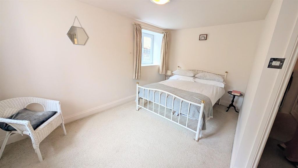 Additional image 8 of 2 bed flat to rentAlbany Terrace, Leamington Spa CV32