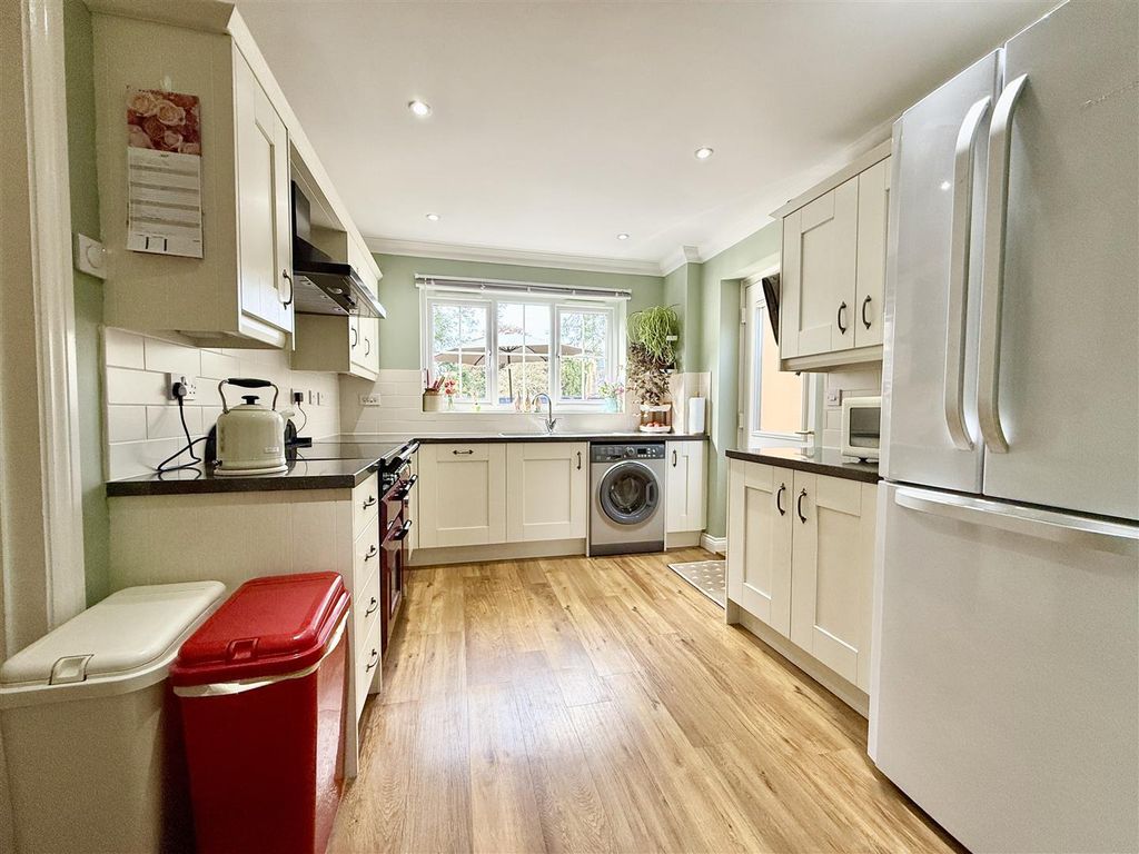 Property photo 2 of 29 Kitchen