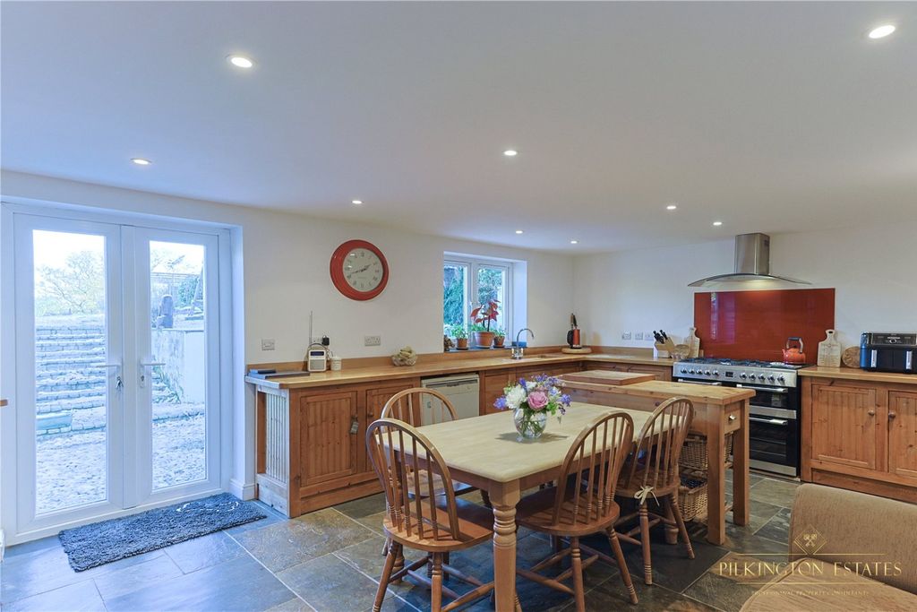 Property photo 3 of 21 4288013