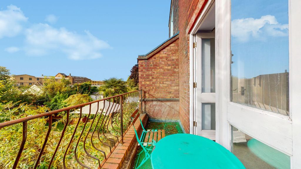 Property photo 2 of 20