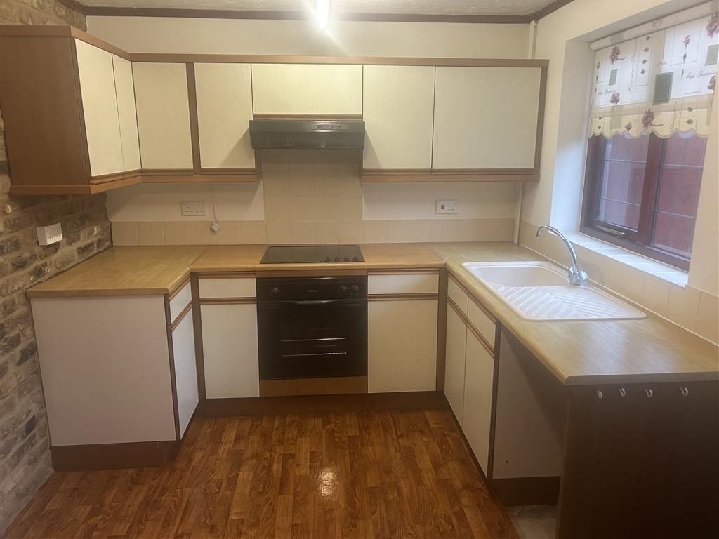 Property photo 2 of 8 Kitchen