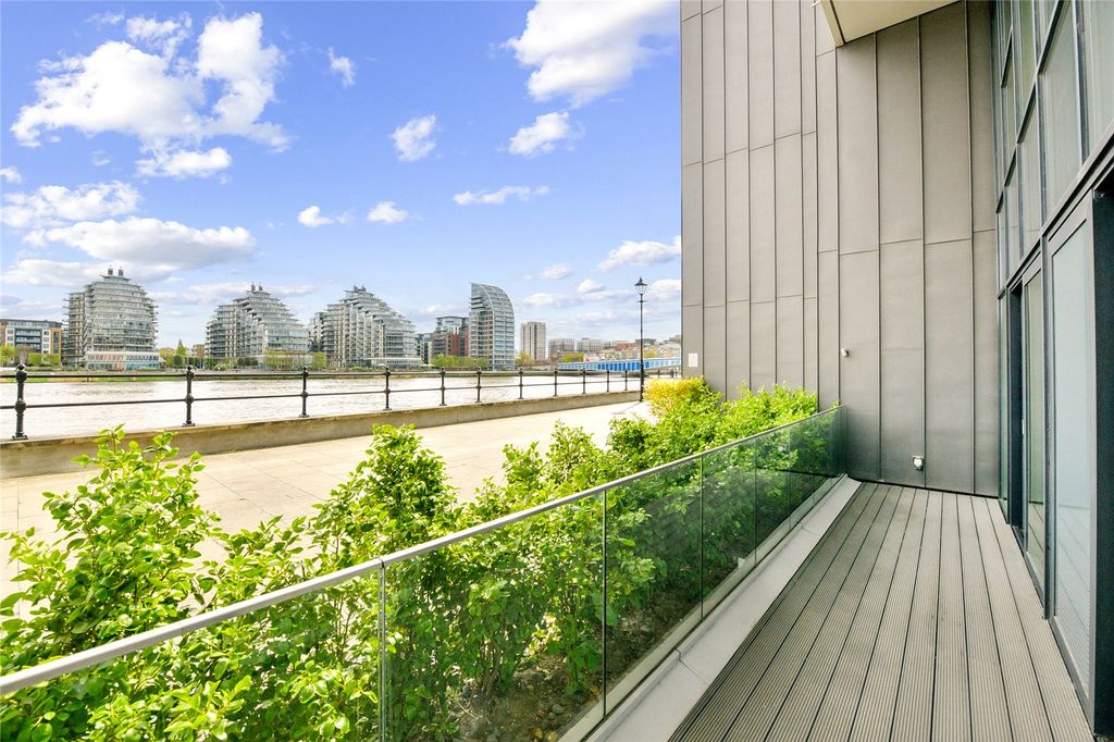 Property photo 2 of 17 Terrace