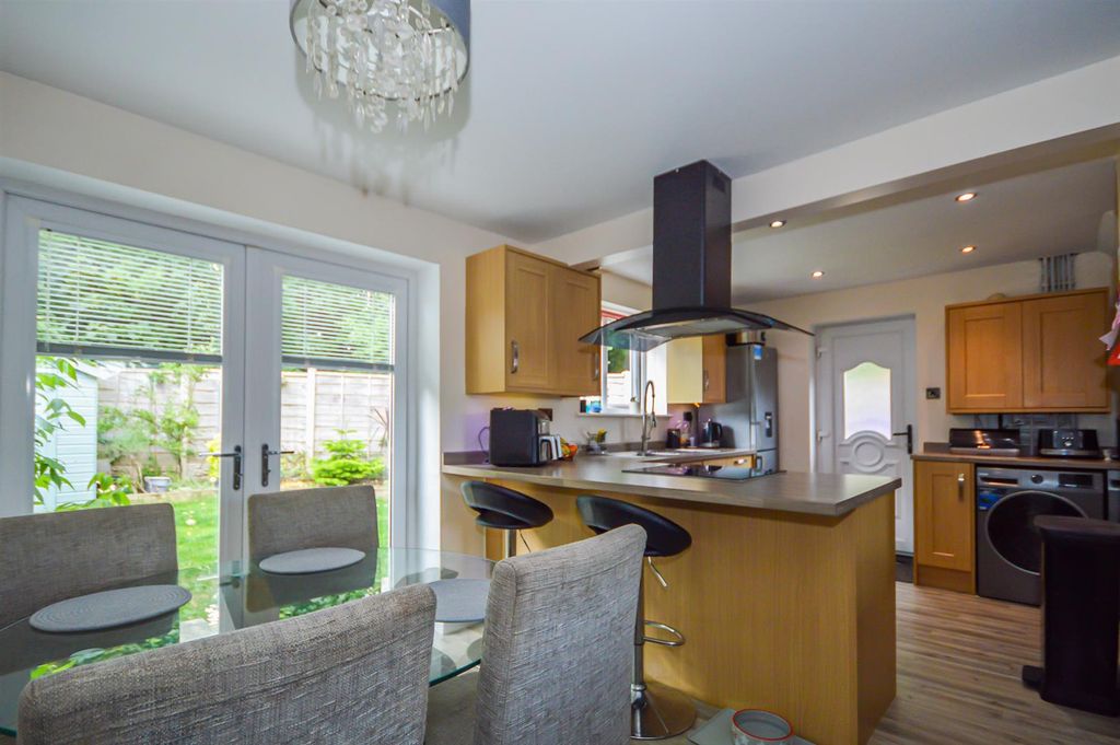 Property photo 1 of 11 Kitchen