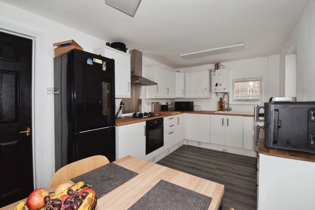 Property photo 3 of 15 Kitchen/Diner