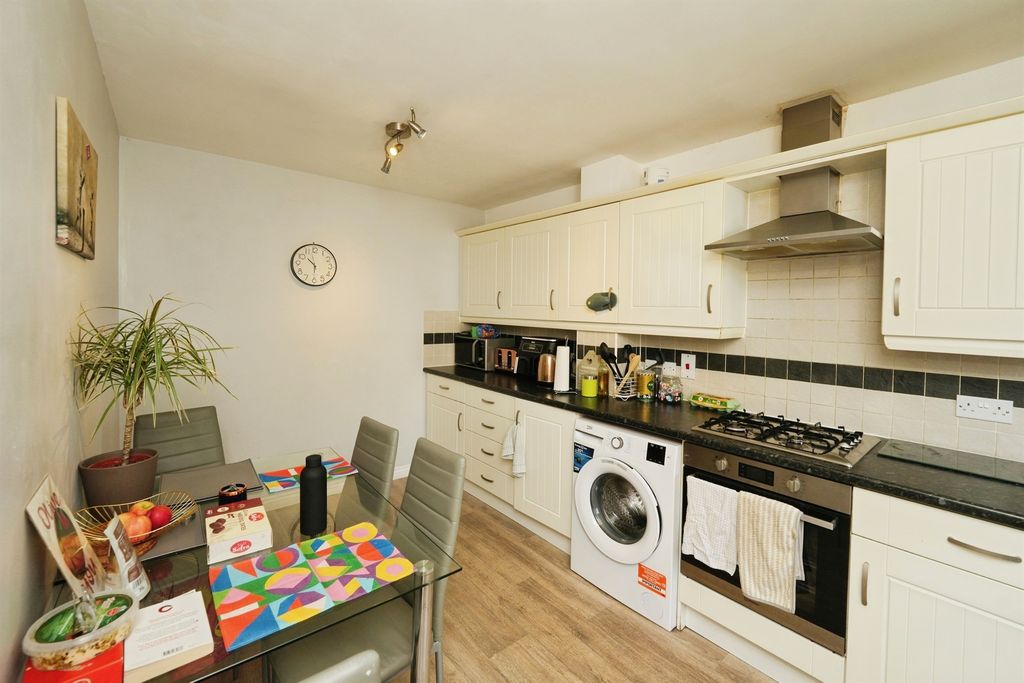 Property photo 3 of 19