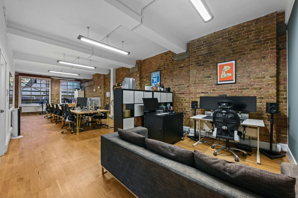 Property photo 3 of 7 Ol-Bc-75Leonardstreet-12.Jpg