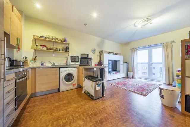 Property photo 3 of 18 Kitchen