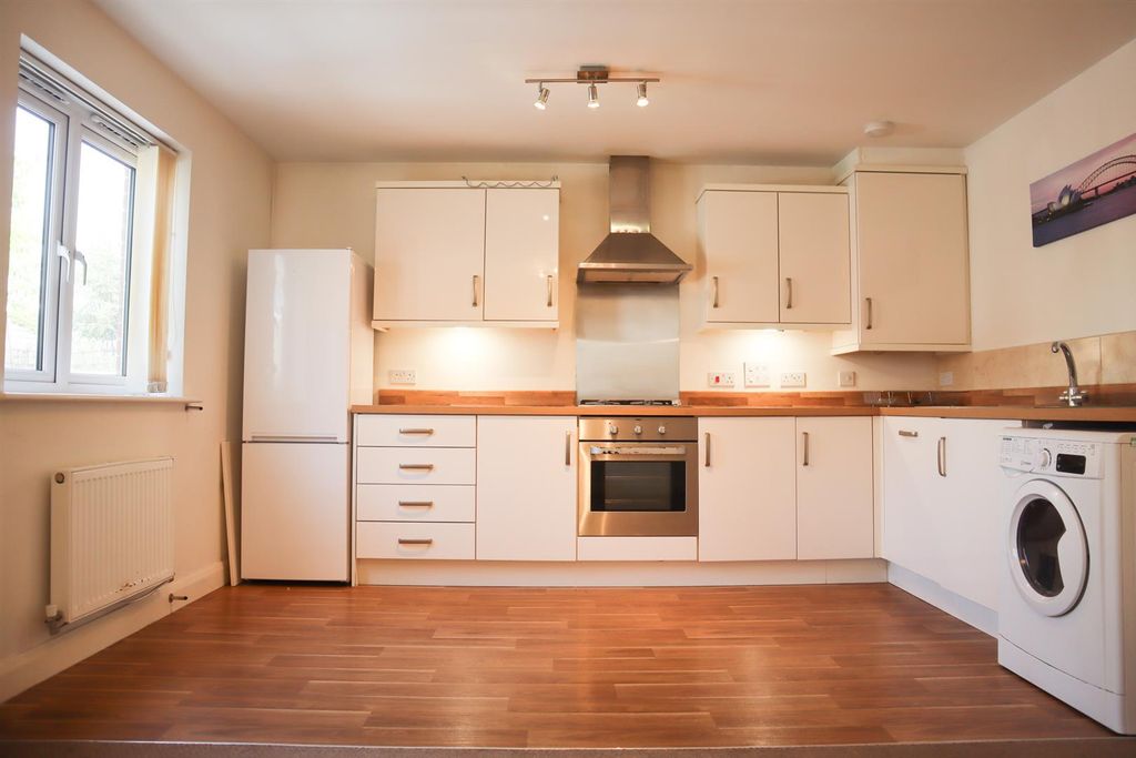 Property photo 2 of 9 Kitchen