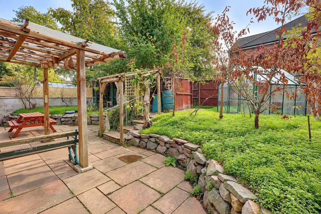 Property photo 2 of 9