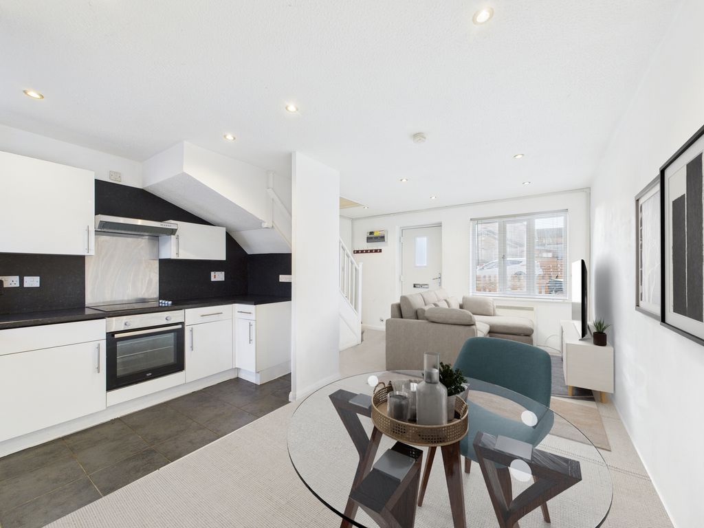 Property photo 3 of 9 11_Walsingham_Mews_Kitchloungedin.Jpg