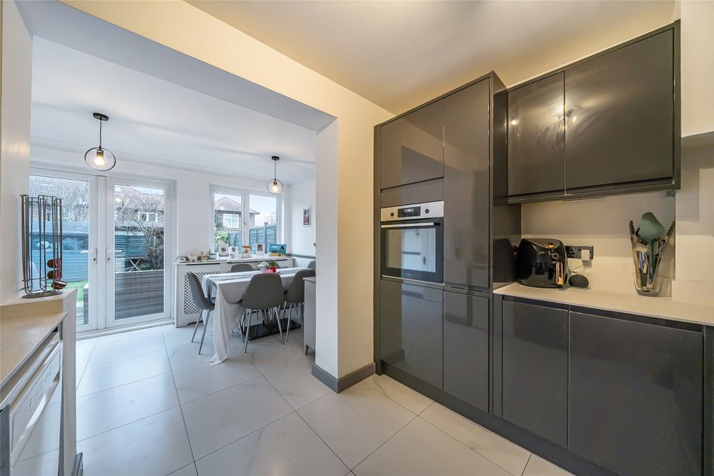 Property photo 2 of 22 Picture No. 04