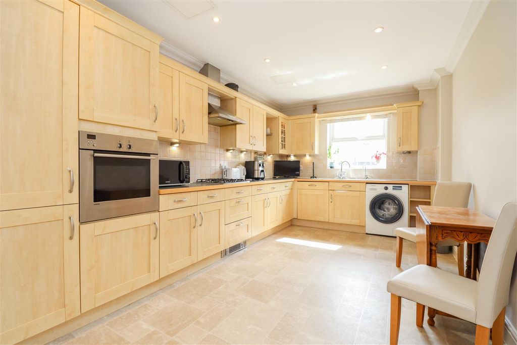 Additional image 6 of 2 bed flat for salePotters Place, Horsham RH12