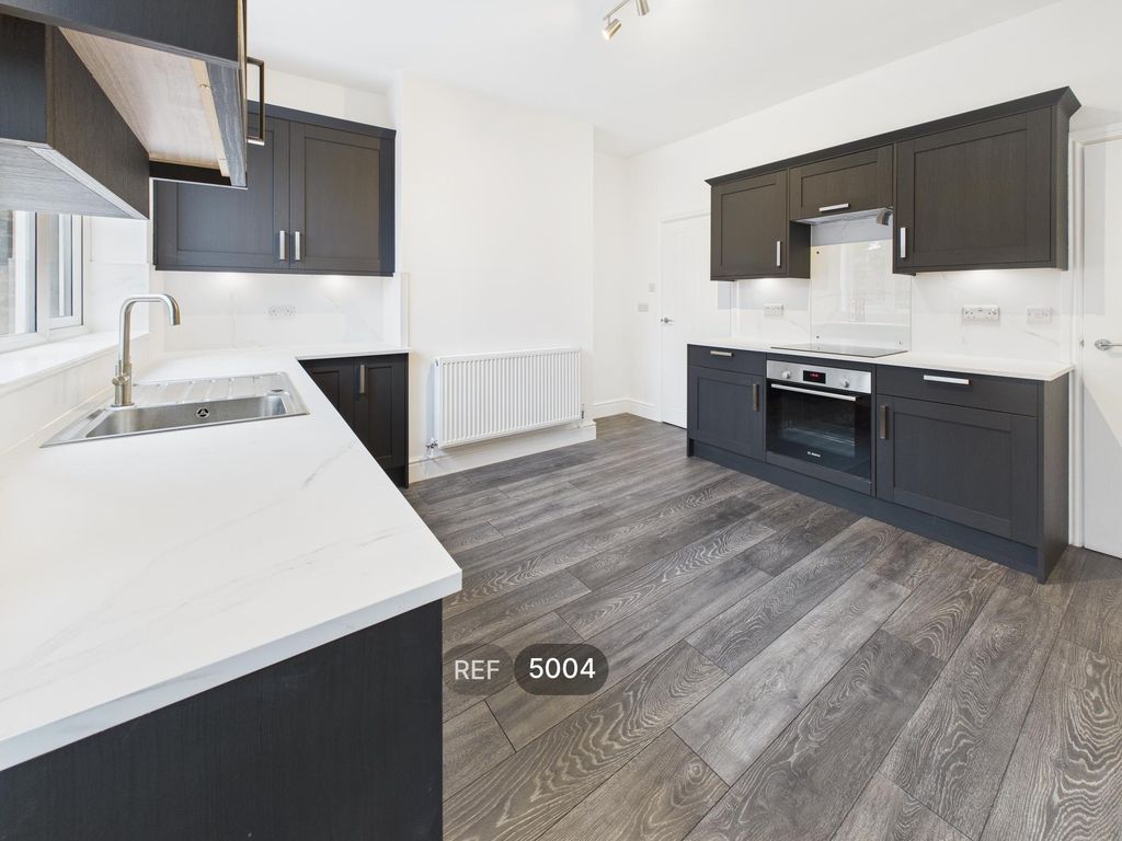 Property photo 2 of 8 Kitchen