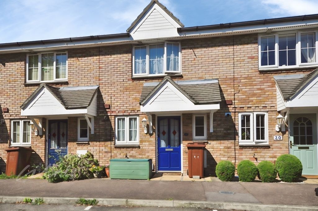 Property photo 1 of 9 Waterside Lane Front