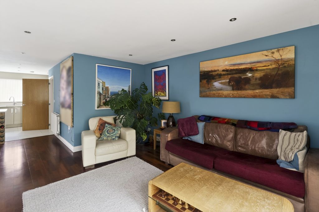 Property photo 2 of 34