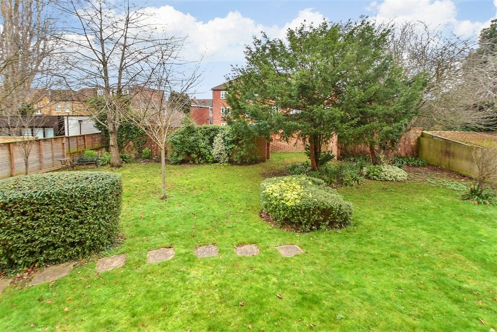 Property photo 3 of 11 Communal Gardens