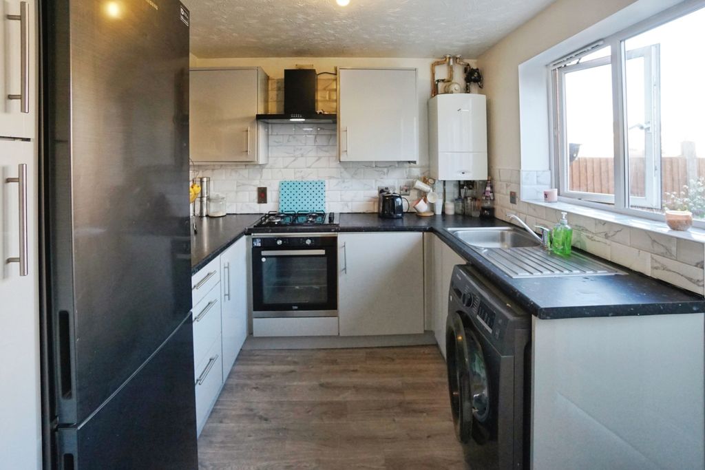 Property photo 2 of 17 Kitchen