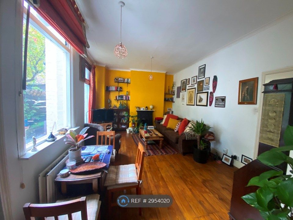 Property photo 1 of 9 Living Room
