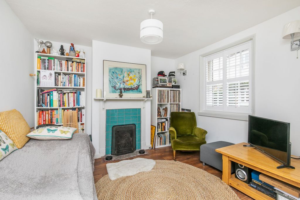 Property photo 2 of 8