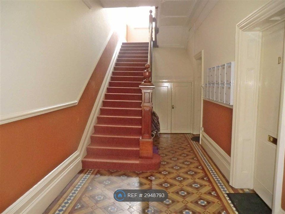Property photo 3 of 9 Hallway