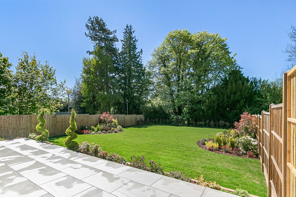 Property photo 3 of 20 Show Home Garden