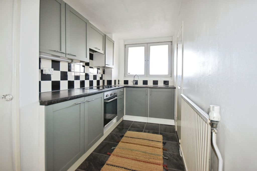 Property photo 1 of 10 Kitchen