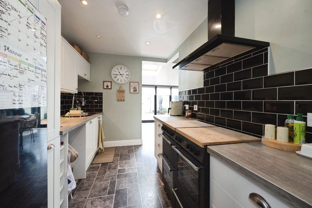 Property photo 3 of 18 Pbox-Img.Jpg