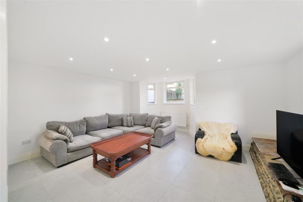 Property photo 2 of 15 16A Elms Lane - R5Acqka0Xkjpt8Y1Lk9A.Jpg