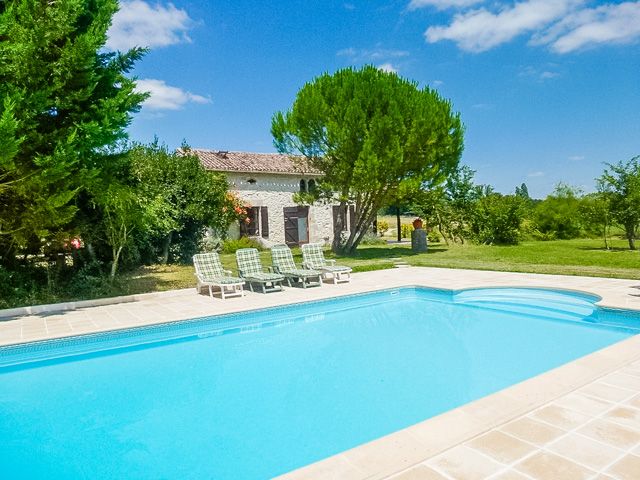 Property photo 2 of 31