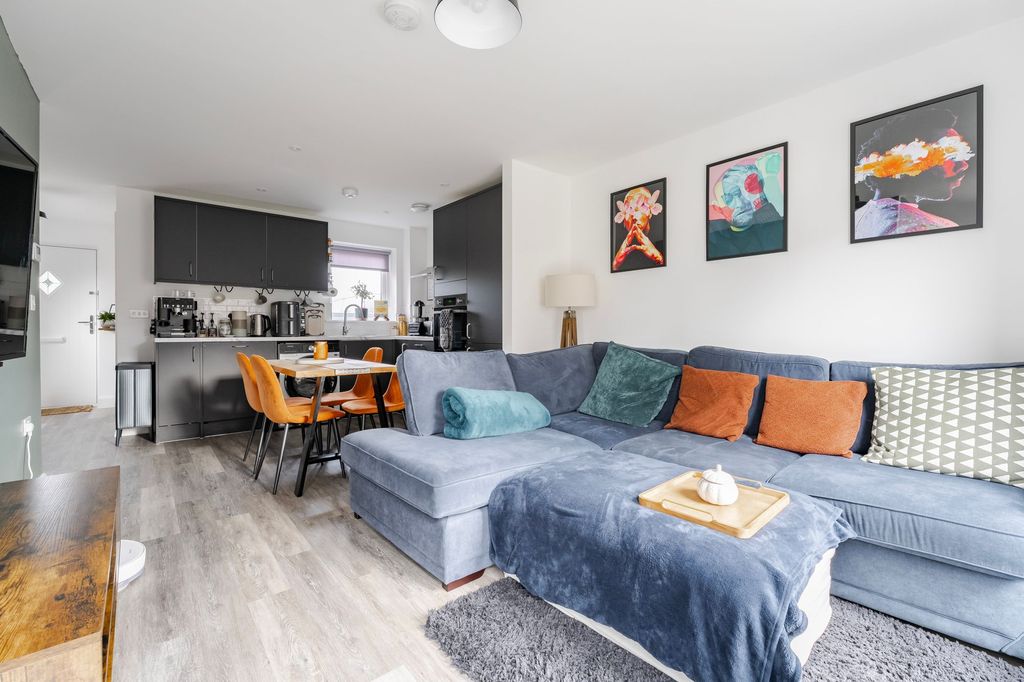 Property photo 2 of 18