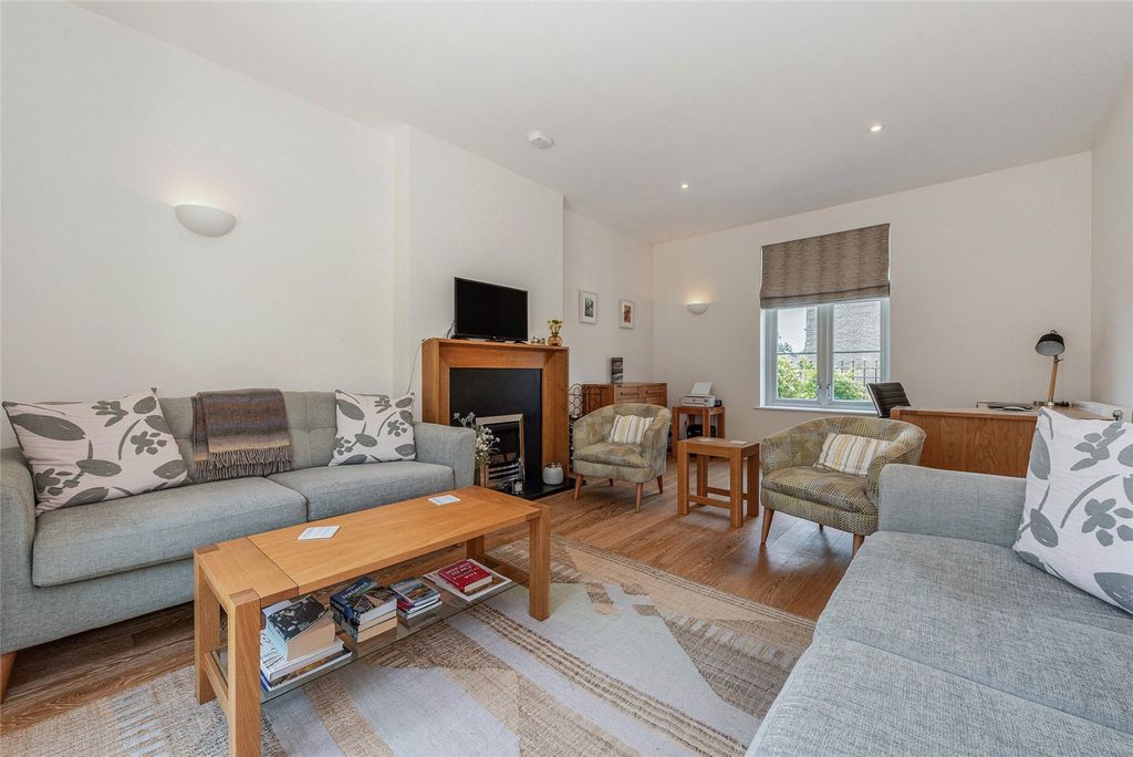 Property photo 2 of 16 Sitting Room