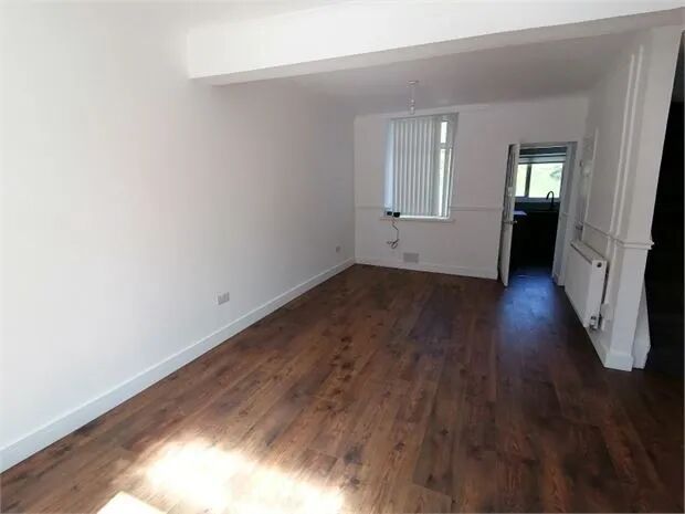Property photo 3 of 12 Lounge