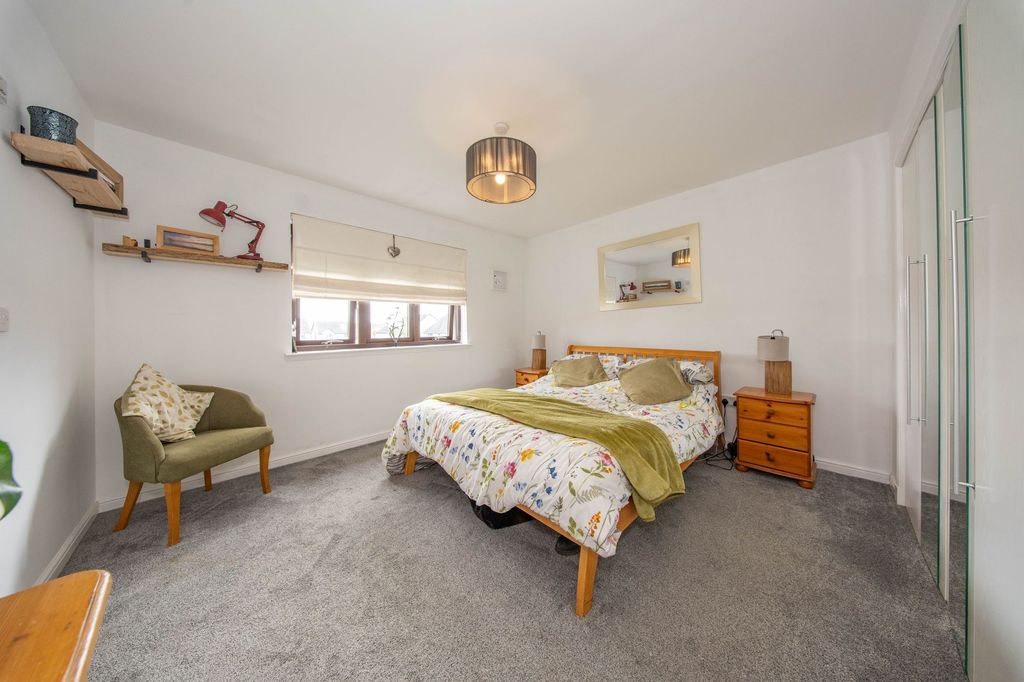Property photo 3 of 26 Main Bedroom