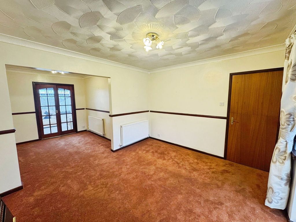 Property photo 3 of 27