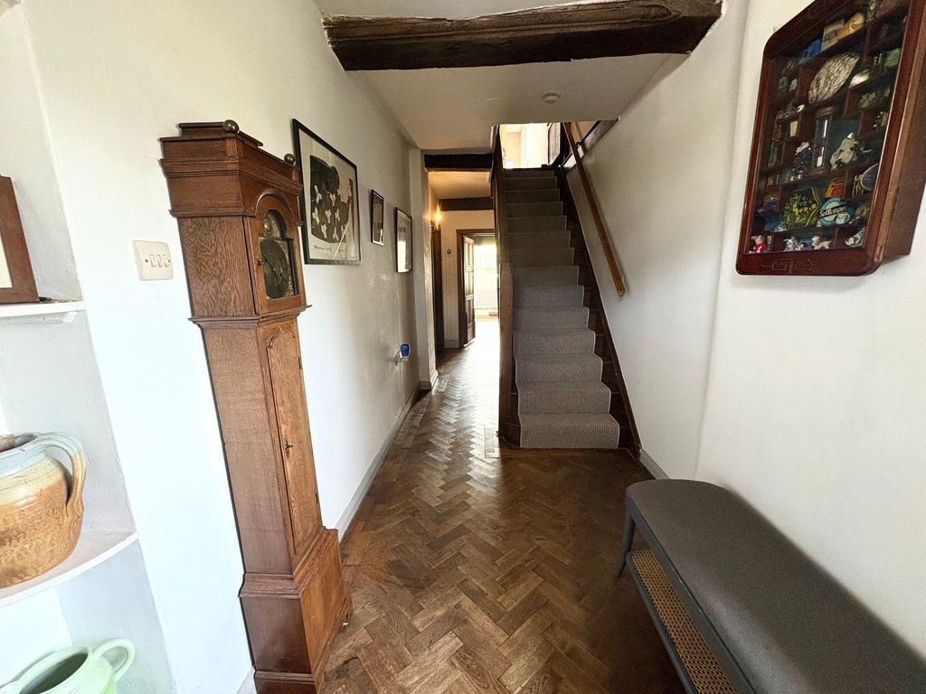 Property photo 2 of 31