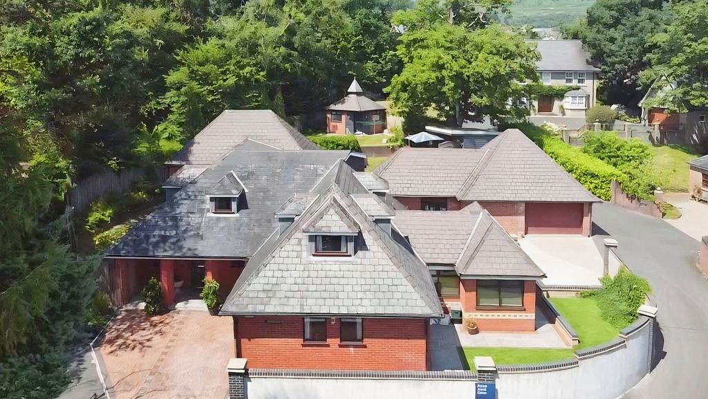 Property photo 1 of 63