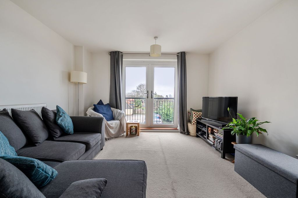 Property photo 3 of 12