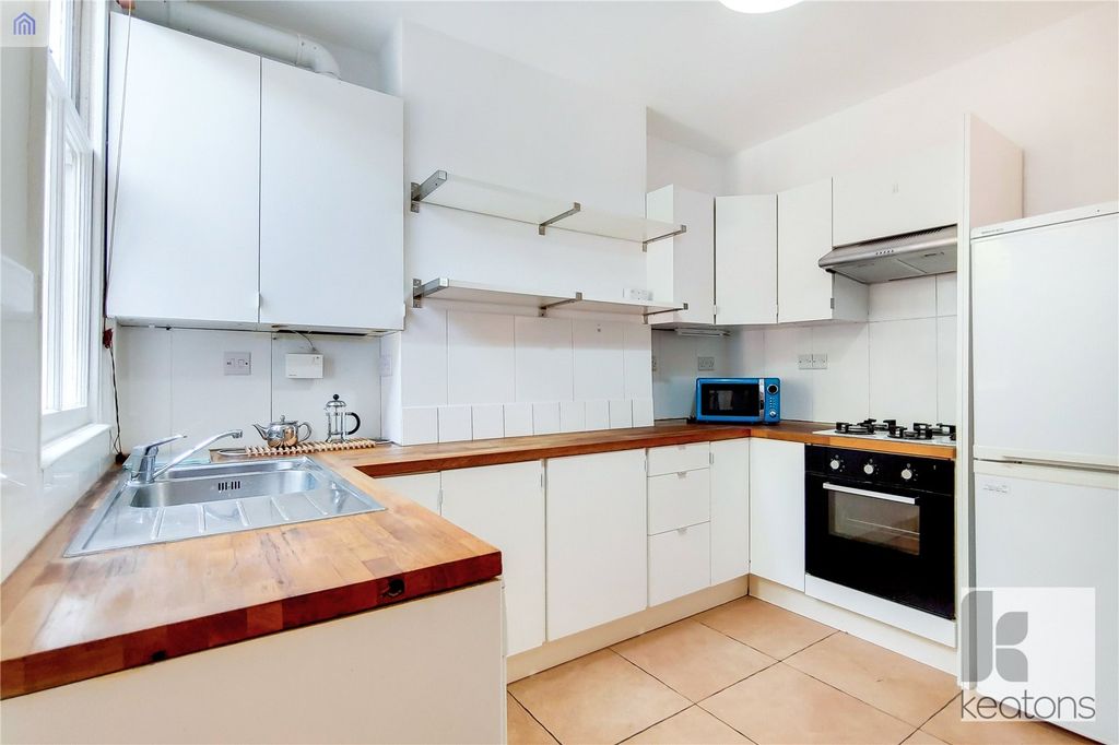 Property photo 3 of 7 Kitchen