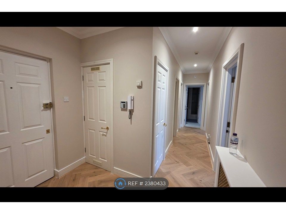 Property photo 2 of 10 Entrance And Hallway