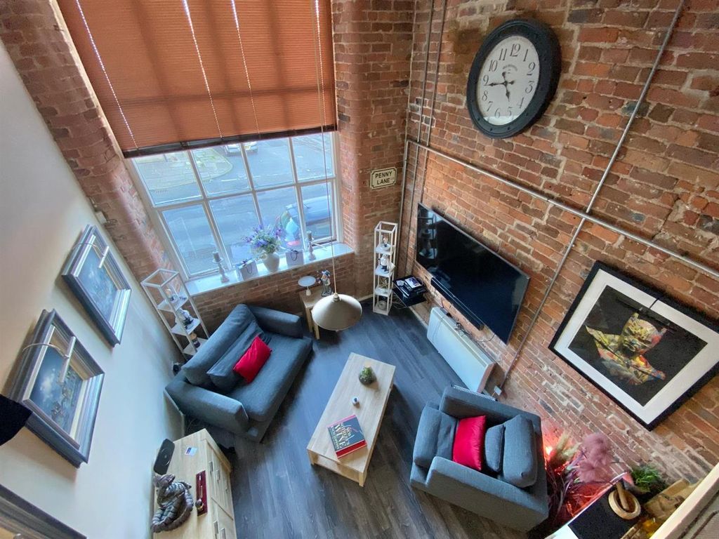 Property photo 2 of 11