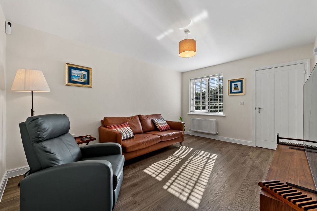 Property photo 2 of 23